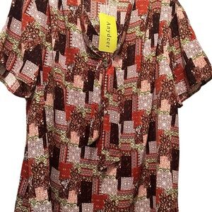 New With Tag Women’s Short Sleeve Pullover V Neck Top